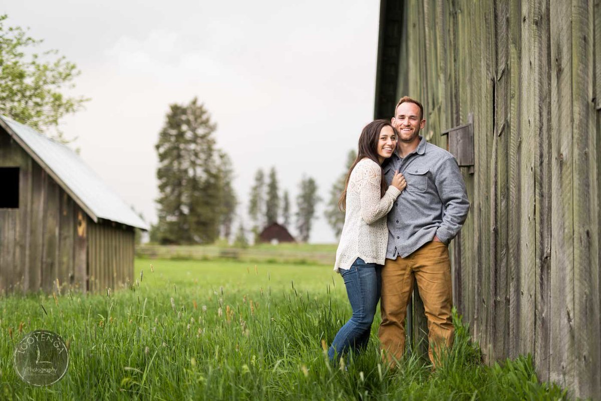 LooyengaPhoto's tweet photo. If you missed this week's blog, you're missing out! https://t.co/jPfCZGssve #FarmEngagement #weddingphotographer https://t.co/bGnsBmk0h8