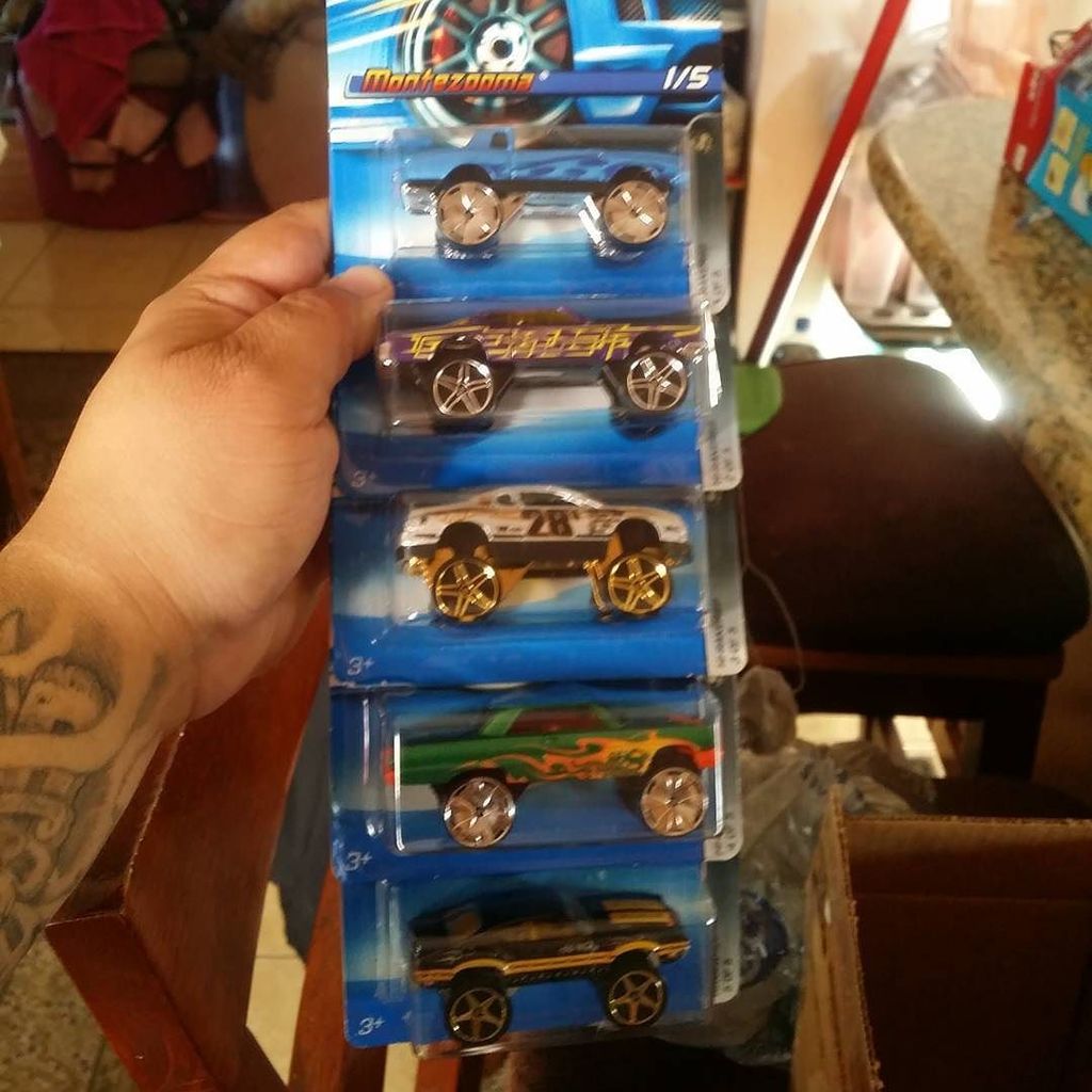 CaTurfPros's tweet photo. Dope mail find! Thanks @j.rivera169 now I have a complete set! #hotwheels #revell #m2 #619 #Gotown #hwc_crew #cloud… https://t.co/HsqeriZCYB