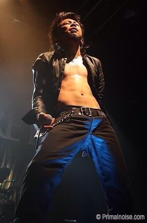 O Xrhsths Yu Ki Sto Twitter 今のメイクして人間離れした京 さんもいいけど 今度あるdumツアーとかで特に この時のライダース羽織って黒髪短髪のノーメイク京さんが見たかったりする