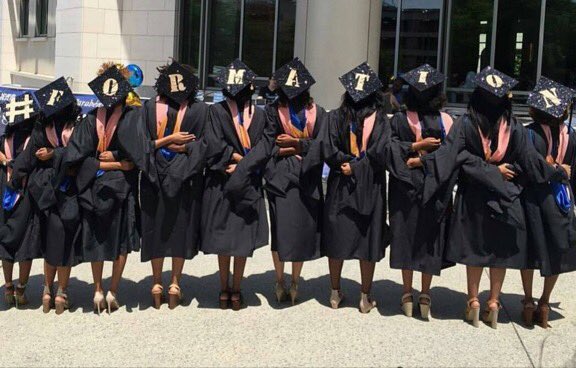 beyupdates_'s tweet photo. Ok ladies now let's get that diploma. Cuz we slay! 🐝🎓 #Formation https://t.co/60TPWa3hRr