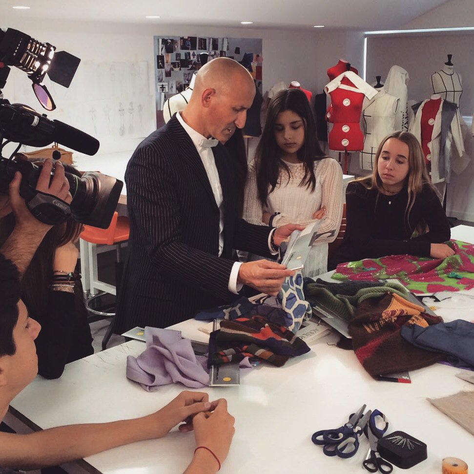 flashmoda_TVE's tweet photo. Conocemos la nueva iniciativa de la Francisco de Vitoria y @CreadoresACME ¡Un campus preuniversitario de moda! https://t.co/640uJFgp1J