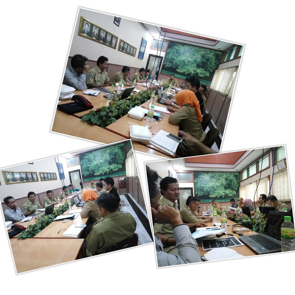 Rapat koordinasi staff SMKN 4 Bandung
<a href="/ridwankamil/">Ridwan Kamil</a> <a href="/disdik_bandung/">Disdik Kota Bandung</a> <a href="/aseptapipyani/">aseptapipyani</a>