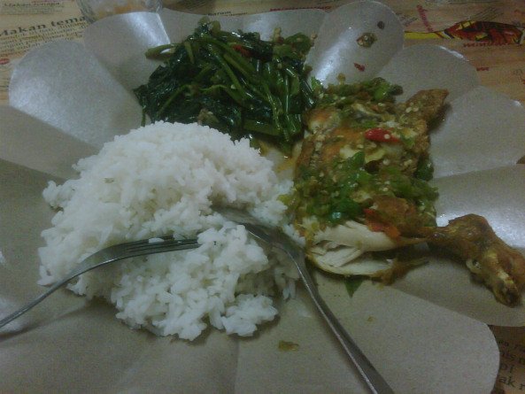 "@hardrockfm:ayam penyet sambel ijo #SMSdiatabs