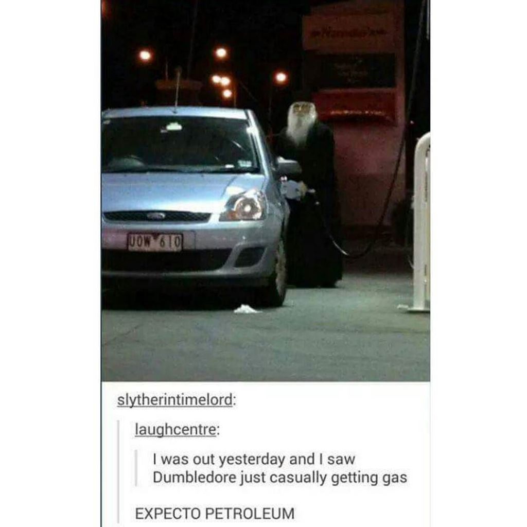 HoodiesForMen_'s tweet image. 😂😂😂😂 god, I need a Tumblr lmbooo #tumblr #lmboo #toofunny #harrypotter #expectopetroleum #giveithere #gimmeh #lol b…