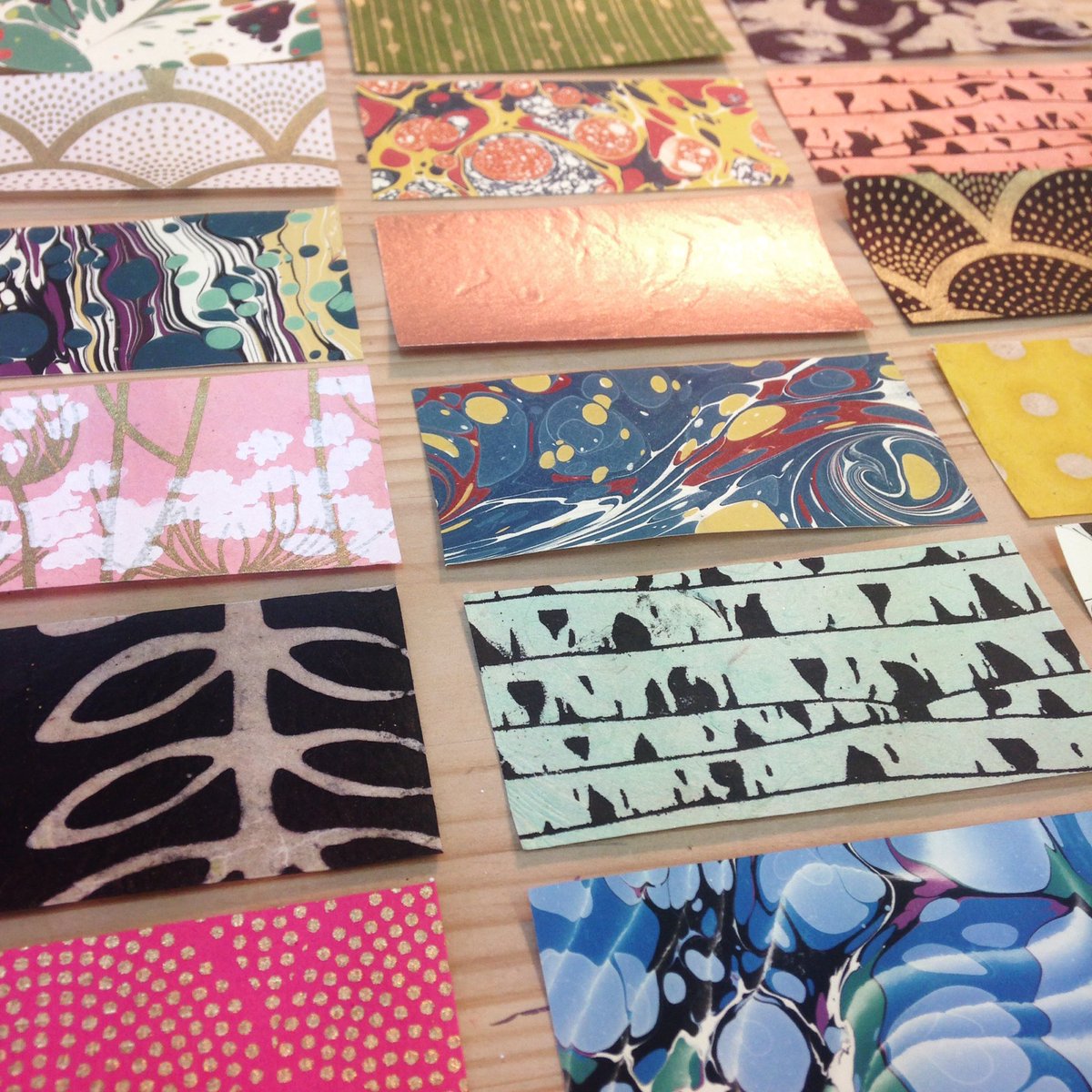 wbookbinding's tweet image. Love a good #swatch all laid out it in #rows, even more when it's beautiful #endpapers! 🗃