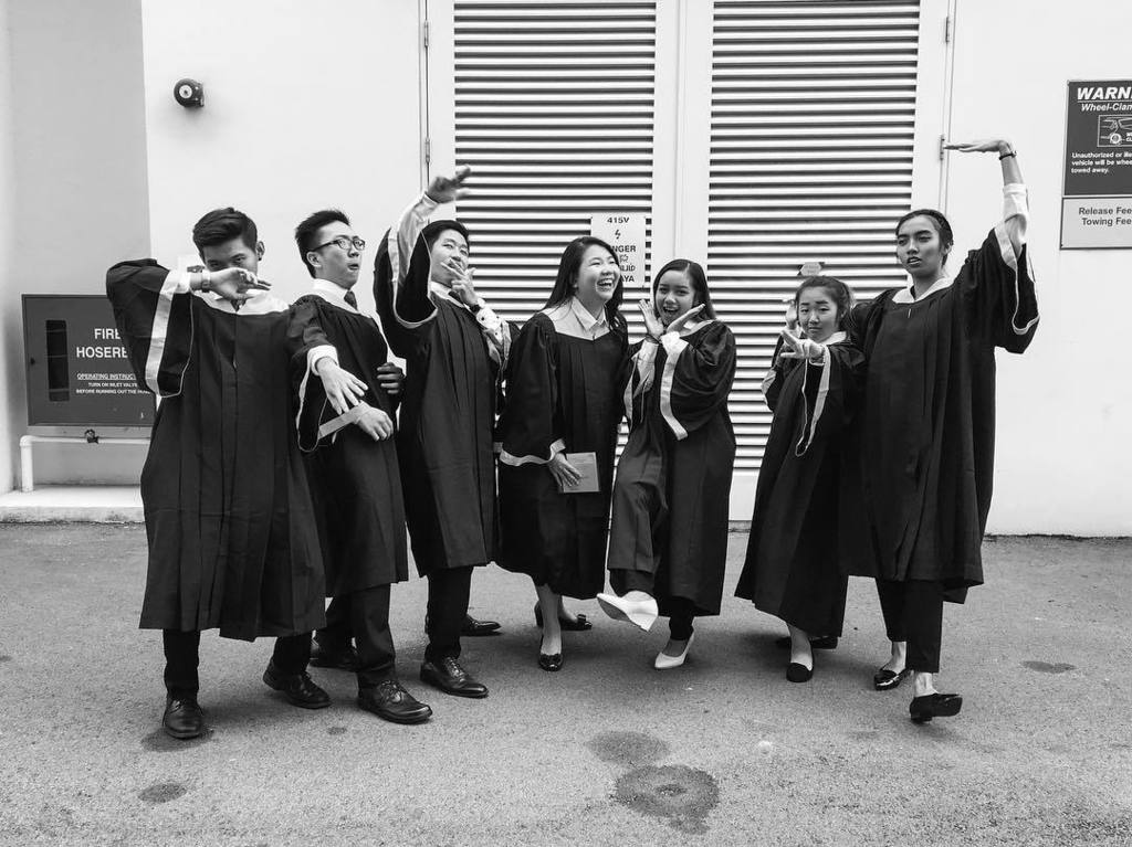HanMinRetweeter's tweet photo. A summary of how poly life is #happygraduates https://t.co/RKEe4XXbjD https://t.co/1OkOvNgqMm