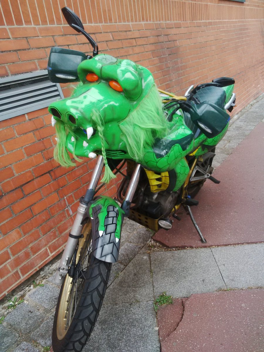 jero_lanarius's tweet photo. Ce doit être moto la plus dingue de #Rouen ! #Tuning #tuningmoto #DragonBall #dragon #shenron #神龍 #manga #SonGoku https://t.co/xpLqFU32oP