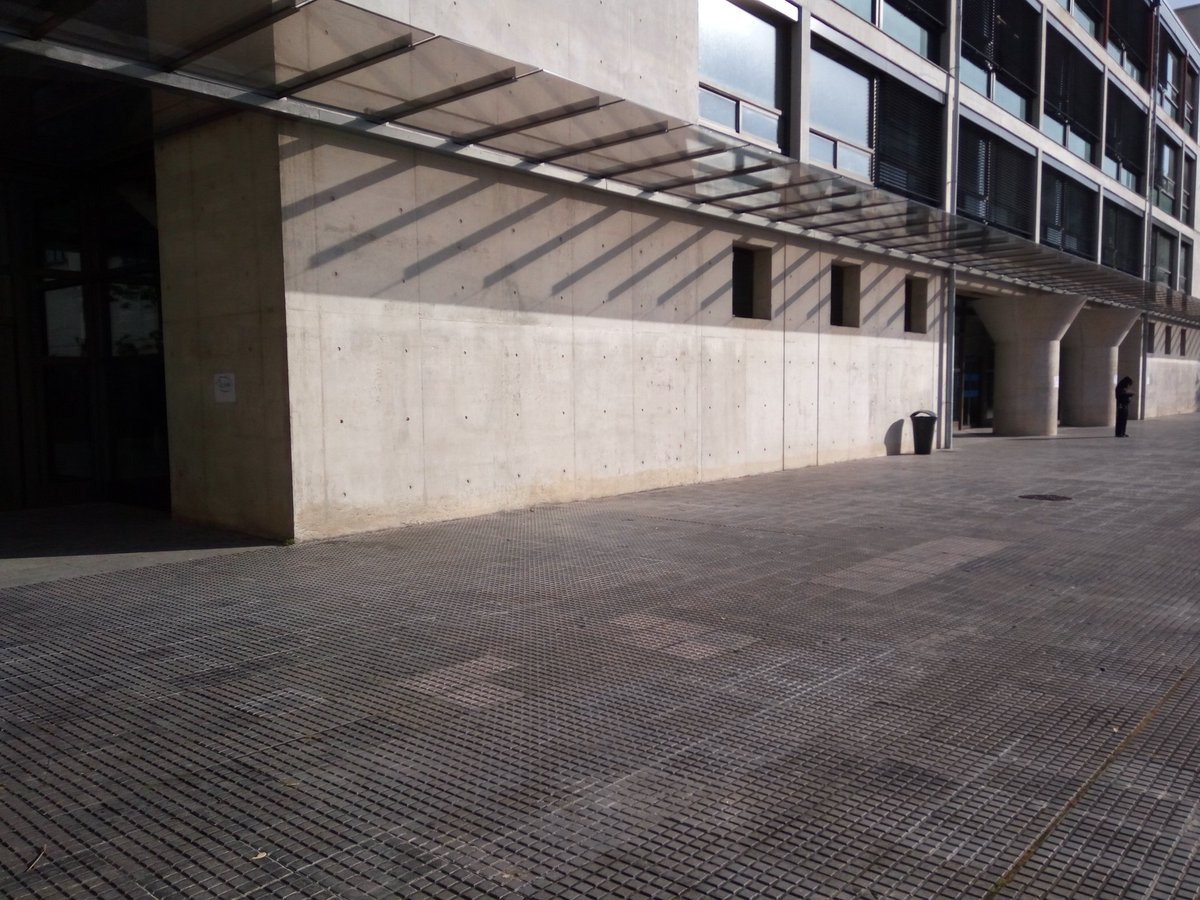 AsambleaUPNA's tweet photo. La libertad de expresión en la #UPNA es un mito Menos d una hora han durado pancartas contra la reforma #UPNAcensura https://t.co/HJRvZPIy90