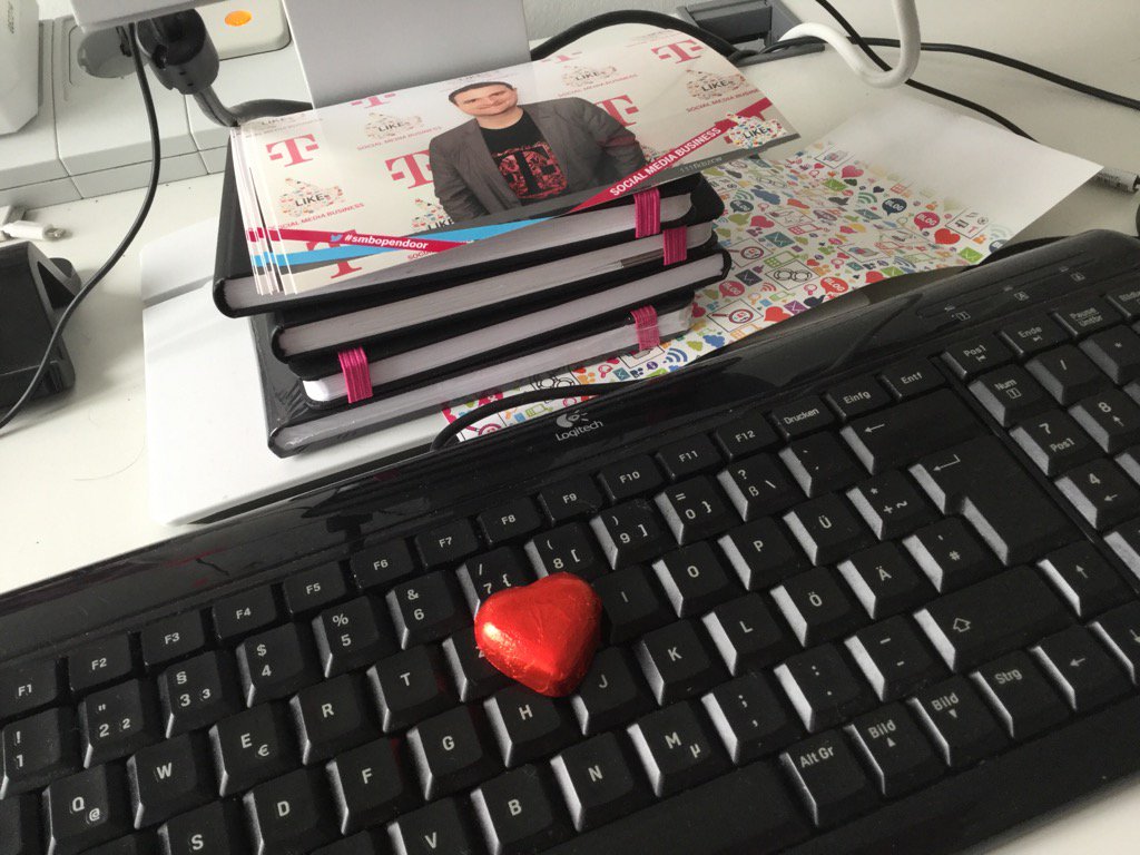 winfried_ebner's tweet photo. Besser als jedes #twitterfave ... π Danke @KriClement sagt das ganze @SMBTEAM, auch auf #telekomwall https://t.co/g9GlI2eKtK