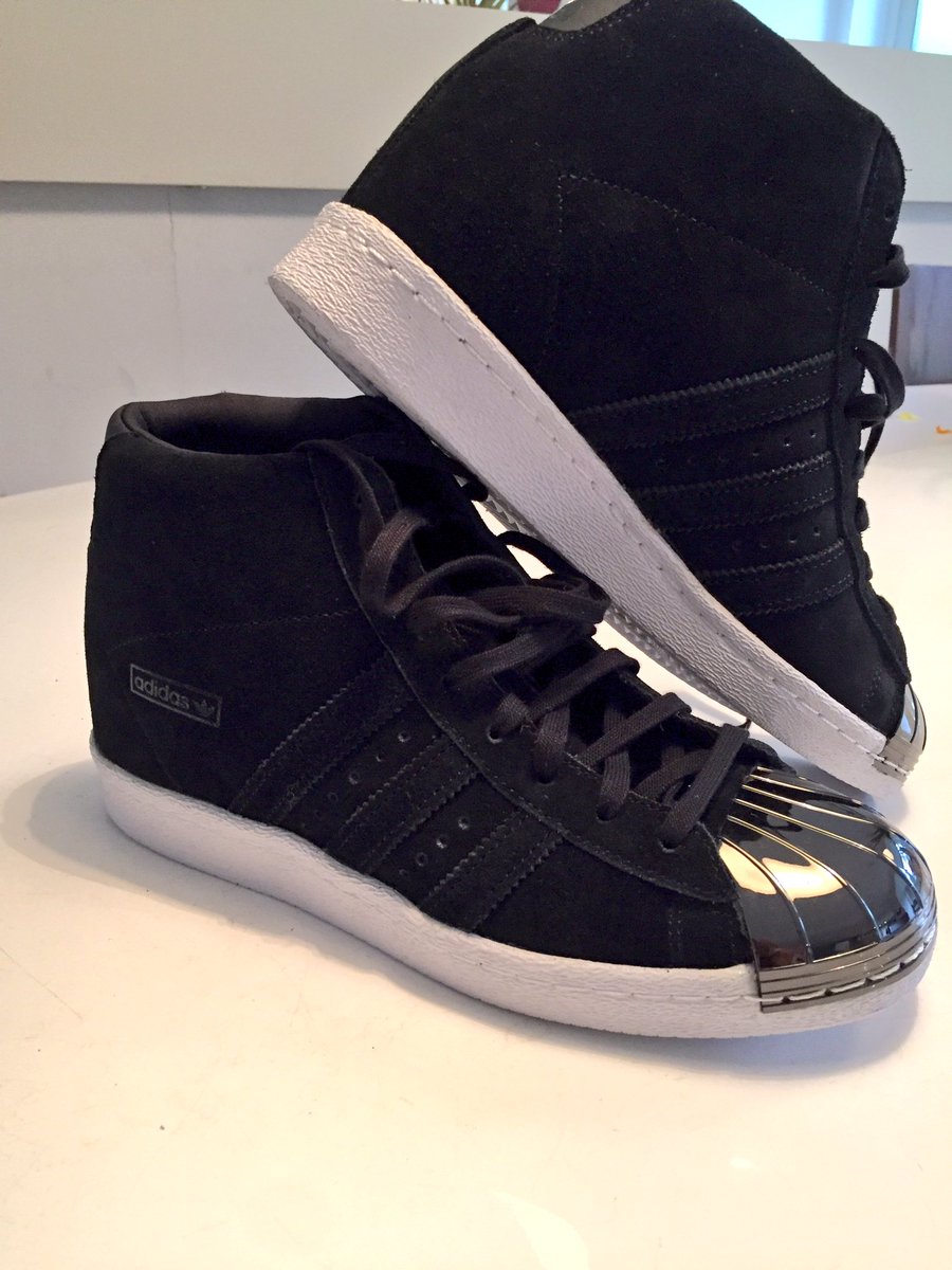 Susie__Chan's tweet photo. In a bid to stay young. I'm rocking these new shoes 😍 AND I've joined snap chat 
👉🏼 susie_chan 

Add Me 👻! https://t.co/SiDcFRKinj