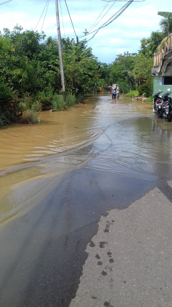 amsar2014brb's tweet photo. Bàrabai banjir lg di dekat bantaran sungai. https://t.co/bofjWHRNLD