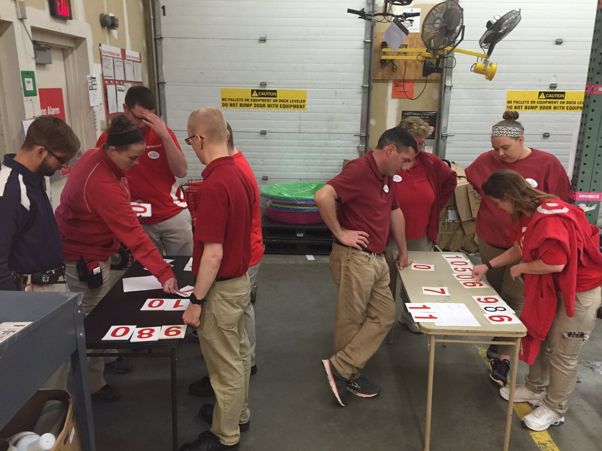 Heavenshme's tweet photo. Huddle Fun! Guess yesterday's sales, forecast & REDcards! #T2131 @ParkerDunbarTGT @GRoope https://t.co/diJuHVL1Pa