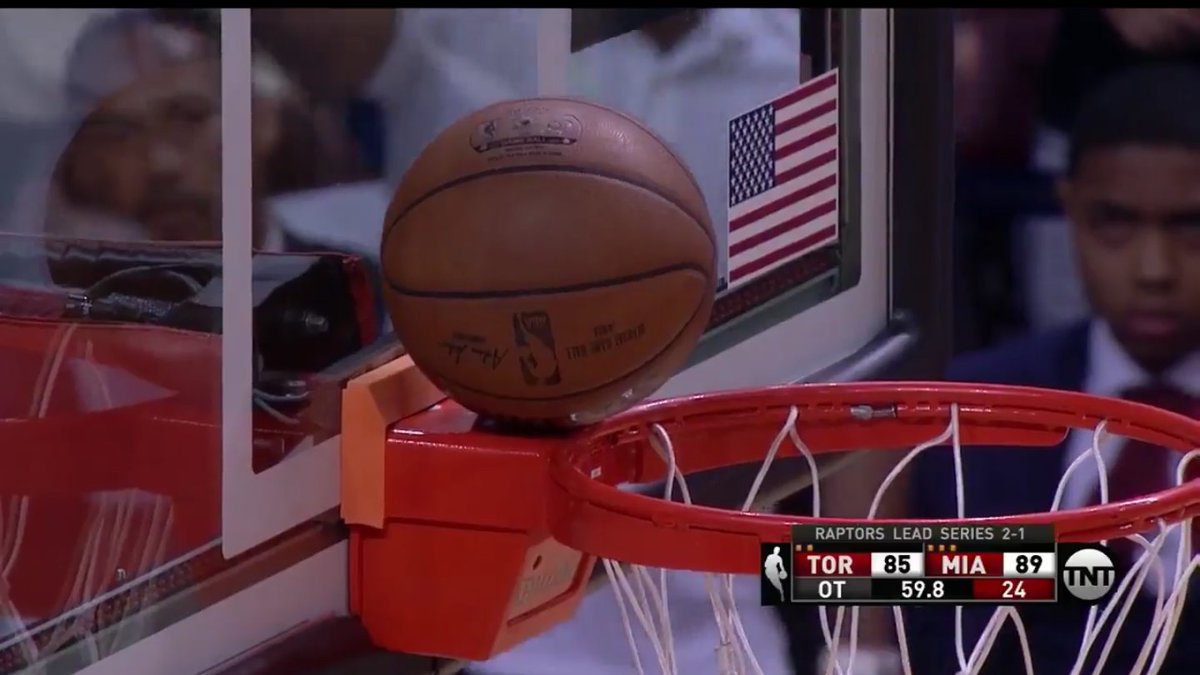 Nick_Bain's tweet photo. Why that guy in the corner look like he's controlling that ball with his eyes though? #RapsVsHeat #derozan #Wade https://t.co/0Zf5iPhzhq