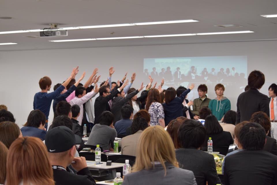 【マインドリッチって？】
思うがままに経済・時間・家族・友達
4つ全ての自由が手に入ること。
あなたは手に入れられましたか？
または全てが手に入る手段がありますか？
僕には今目の前にあります！
DMをくれたあなたにだけ教えます^ ^