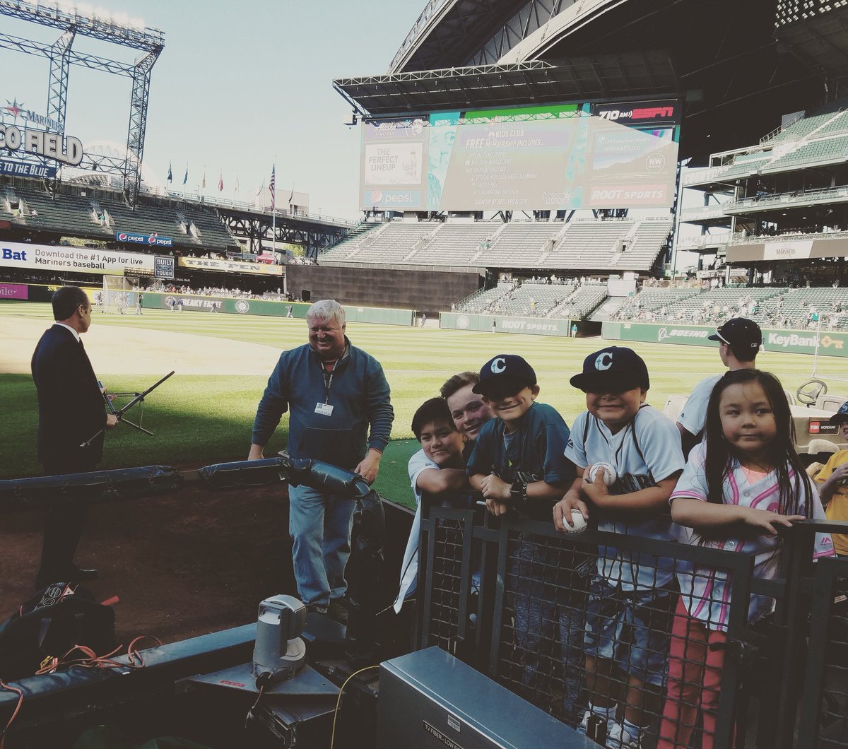 BrittaniArd's tweet image. Perfect Seattle day for a little baseball...⚾
#gomariners #whereiroot #allhailfelix