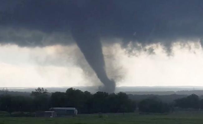 Uživatel Prensa Libre na Twitteru: „Fuertes tornados que recorrieron  regiones del sur de #Oklahoma provocaron la muerte de por lo menos dos  personas. https://t.co/ZlQjHG8gTx“ / Twitter