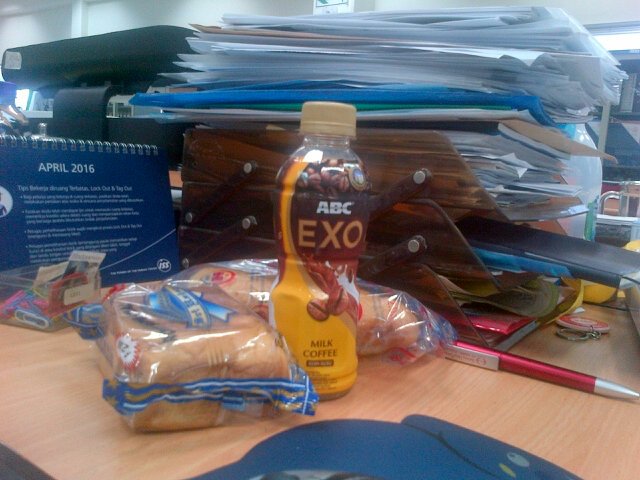 hadisetiaw4n's tweet photo. Chocomalt coffee&amp; Milk Coffee; melanjutkan pekerjaan yang segunung, dan ditemani #ABCEXOcoffee +roti! @kopimantapABC https://t.co/rMrrQ5UI9a