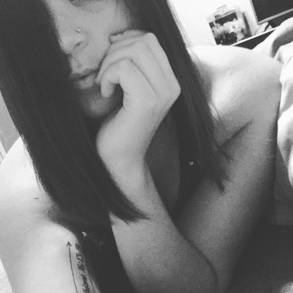 lennerrss's tweet image. And I don't want the world to see me because I don't think that they'd understand.