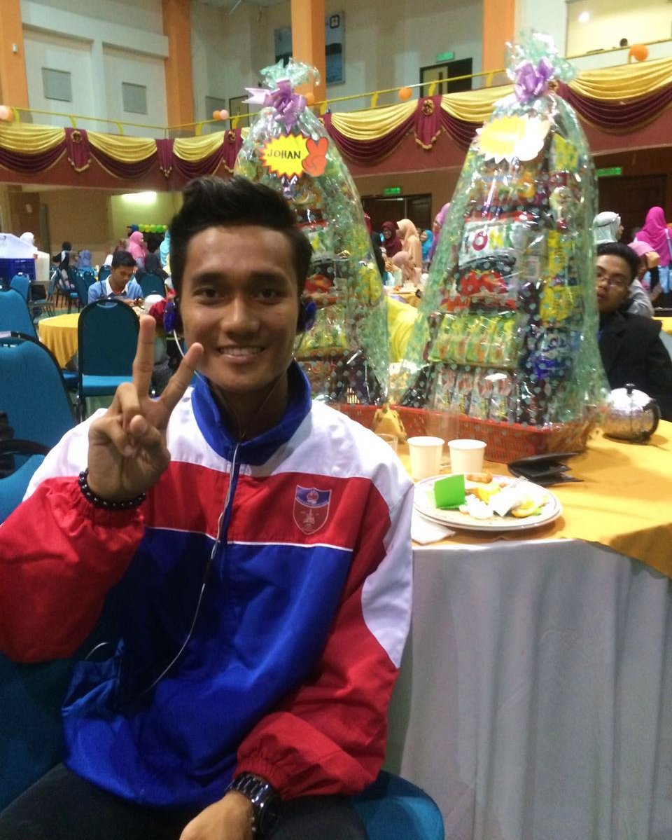 zulhilmirafizan's tweet photo. Yayy dapat dua hamper 😍😍 Seronoknya, kan @EzaziHazwan hehehe #festasis https://t.co/AgeQV9EcjC