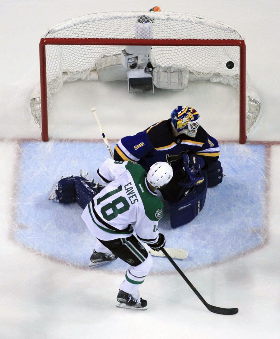 SportsDayDFW's tweet photo. St. Louis writer: Stars reduce Elliott from hero to benched in 'five minutes of shock' https://t.co/xz7YdE3nP7 https://t.co/vYqp7Vqkce