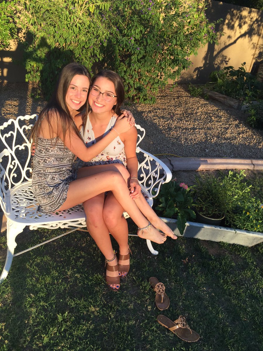 meganelyse92's tweet image. amazing season with the girls I love🌼💝💐