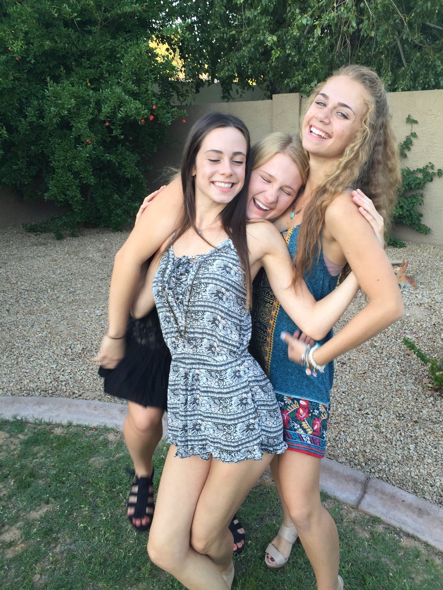 meganelyse92's tweet image. amazing season with the girls I love🌼💝💐