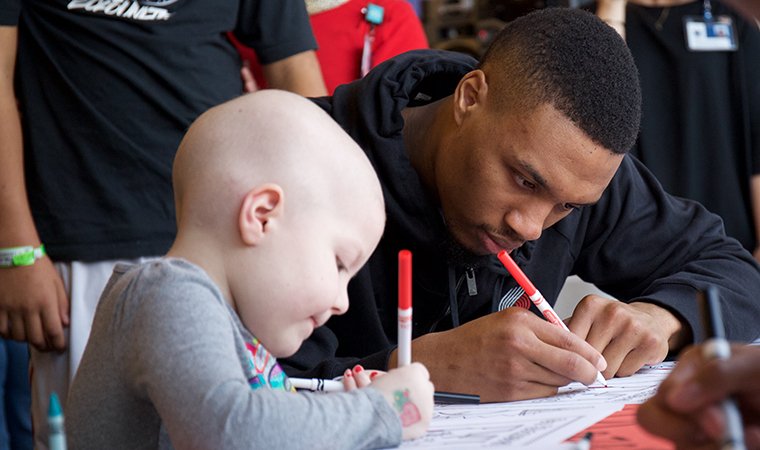 BeyondGivingPDX's tweet photo. Damian Lillard was named a finalist for 2015-16 NBA Cares Community Assist Award! #goblazers https://t.co/dr0THeQolx https://t.co/jGwVWzWhUM