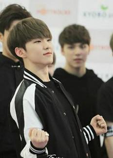 siVO_14's tweet photo. #Carat #seventeen #strooooong ^^ . coban cobaan. Sabar.. ^^ sabaaar ^^ https://t.co/7UdpLugUxd