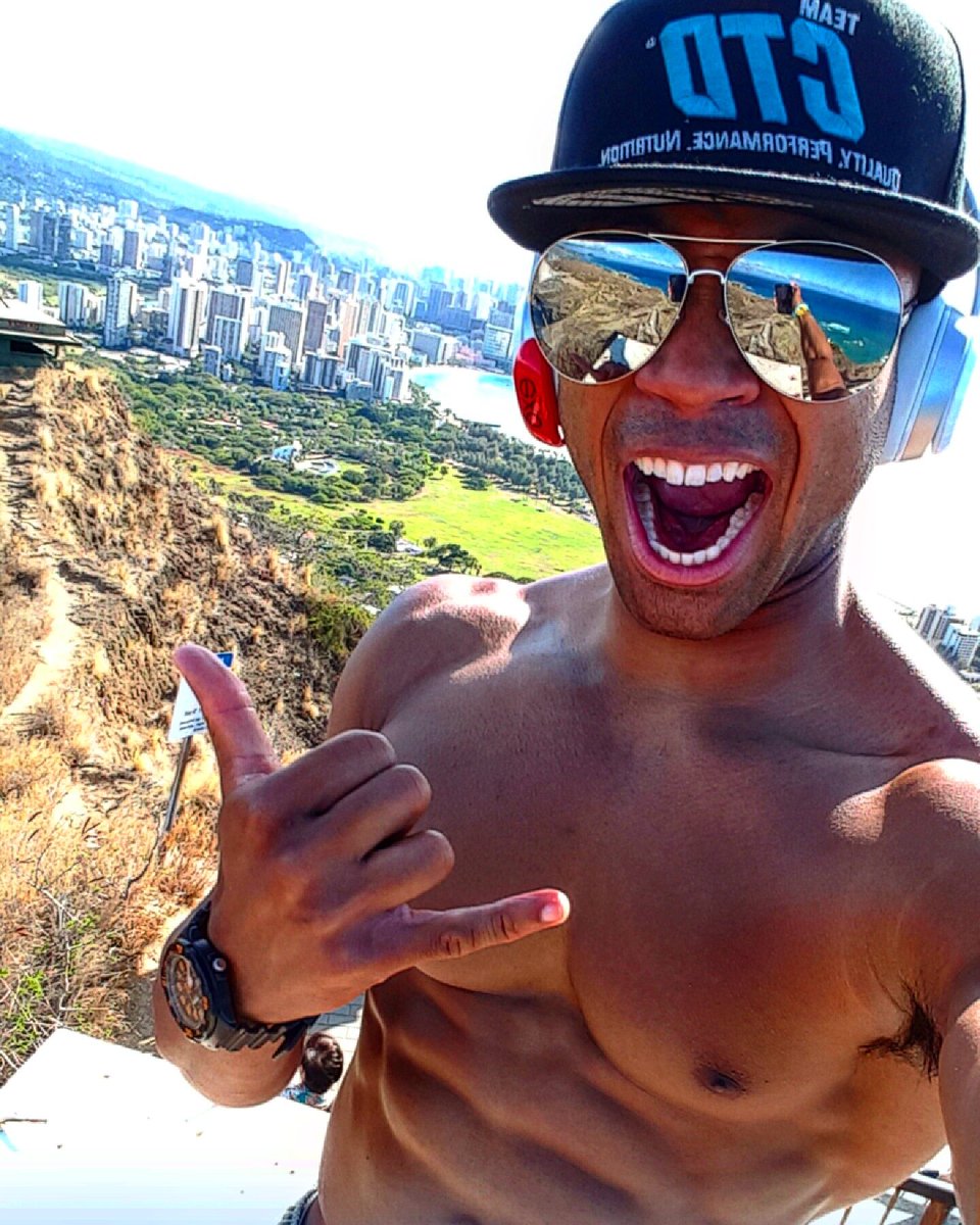 ayden_battle's tweet photo. HAWAII ONPOINT! Diamond Head #ctdsports #ctdnation #fitness#travel#wanderlust#workout#cardio #jetplanelife#aviator https://t.co/yW4uOaHVQc
