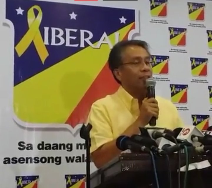 diwadonato's tweet photo. We fought the good fight. Salamat, Sec. Mar. #RoxasNa #RoxasRobredo https://t.co/2EcIPemhzp