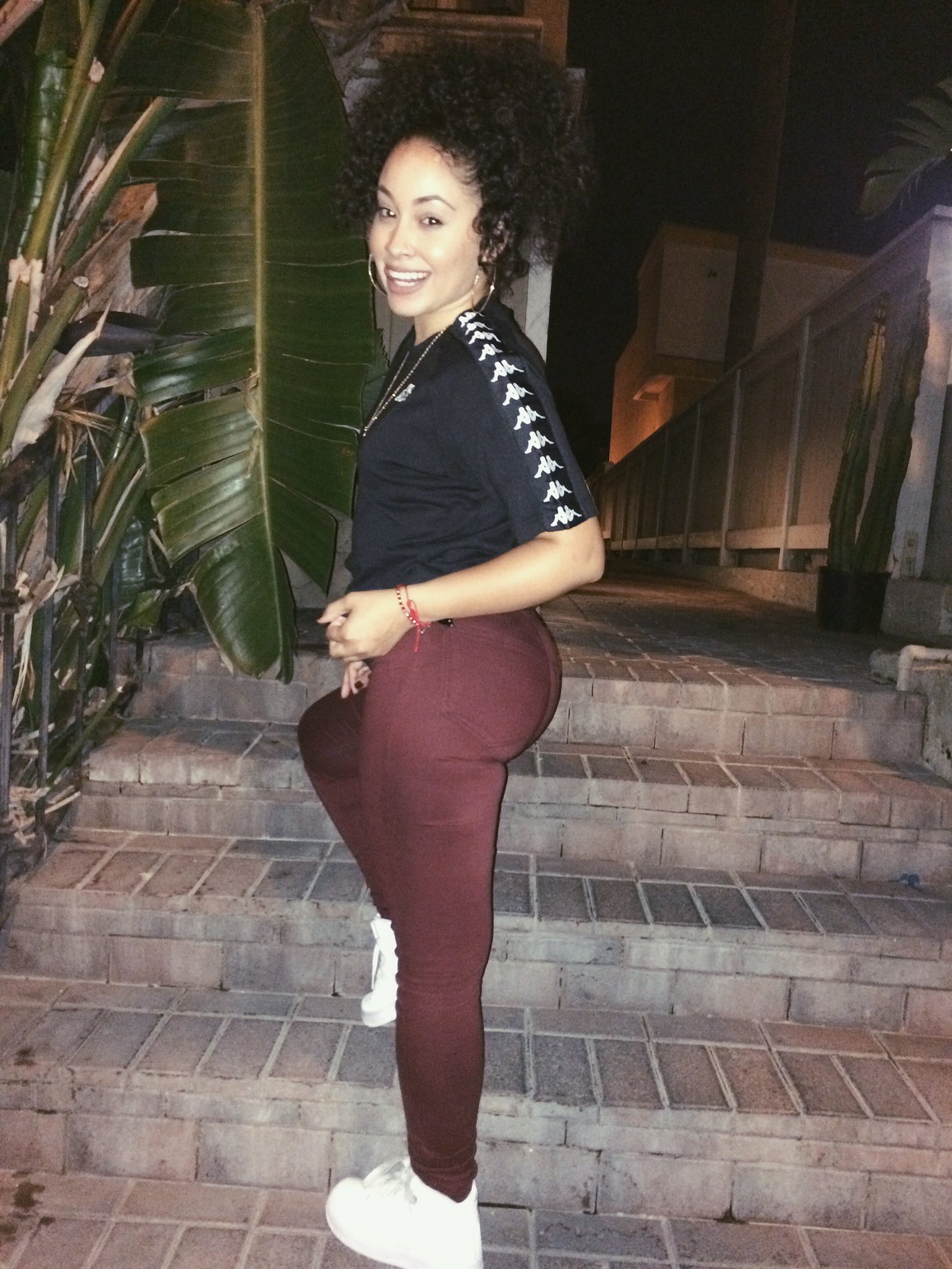 🇩🇴IG: BOBBi_DEAN on X: Big booty Latina stomping in some Air Force ones  😋👟👟 t.co9quJrJqSH5  X