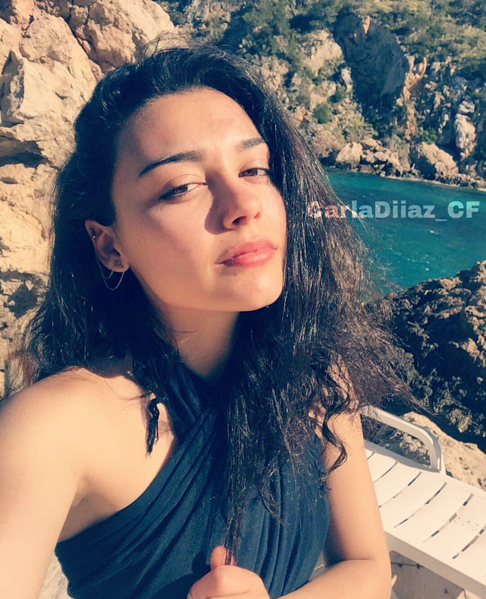 "Al mal tiempo buena cara" @carladiazact ❤