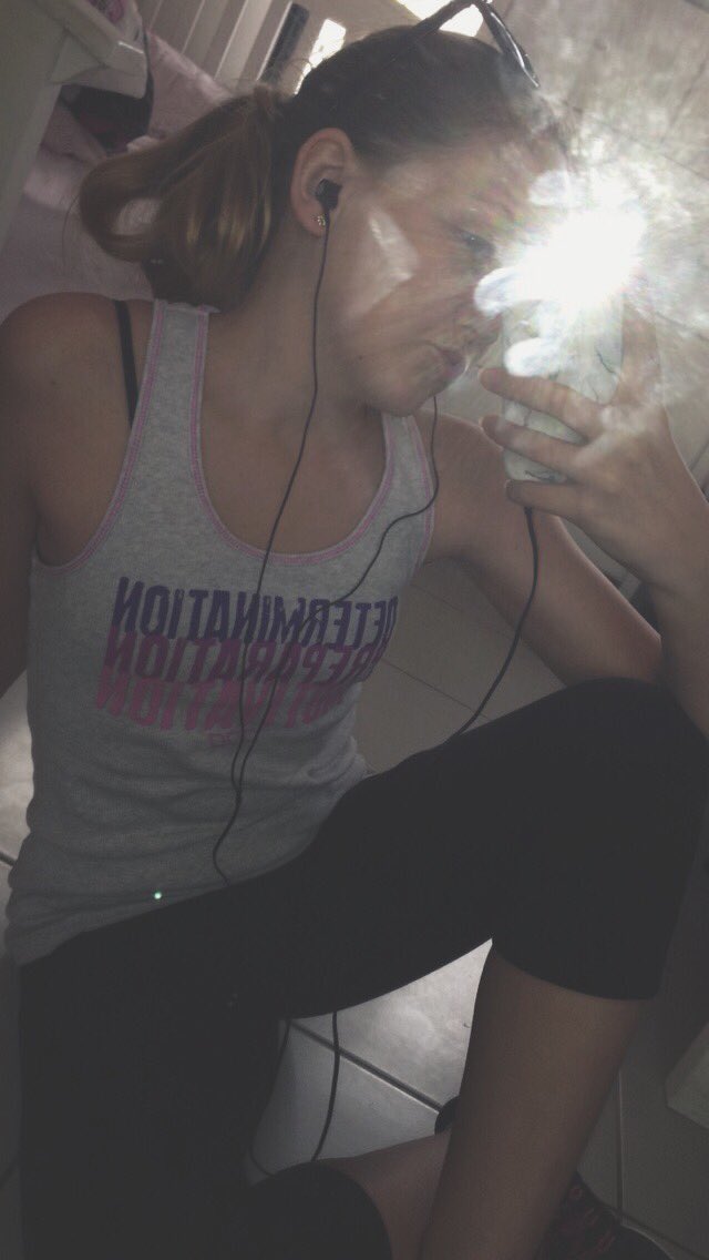 karlee5252's tweet photo. Going to dance soon 😔😔 https://t.co/9VeoZGbsCf