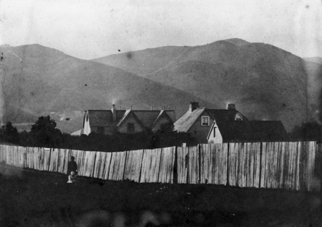 oldnzpics's tweet photo. ca 1860 Hobson Street, Thorndon, Wellington https://t.co/foseav31Qx https://t.co/heVRNiRDJc