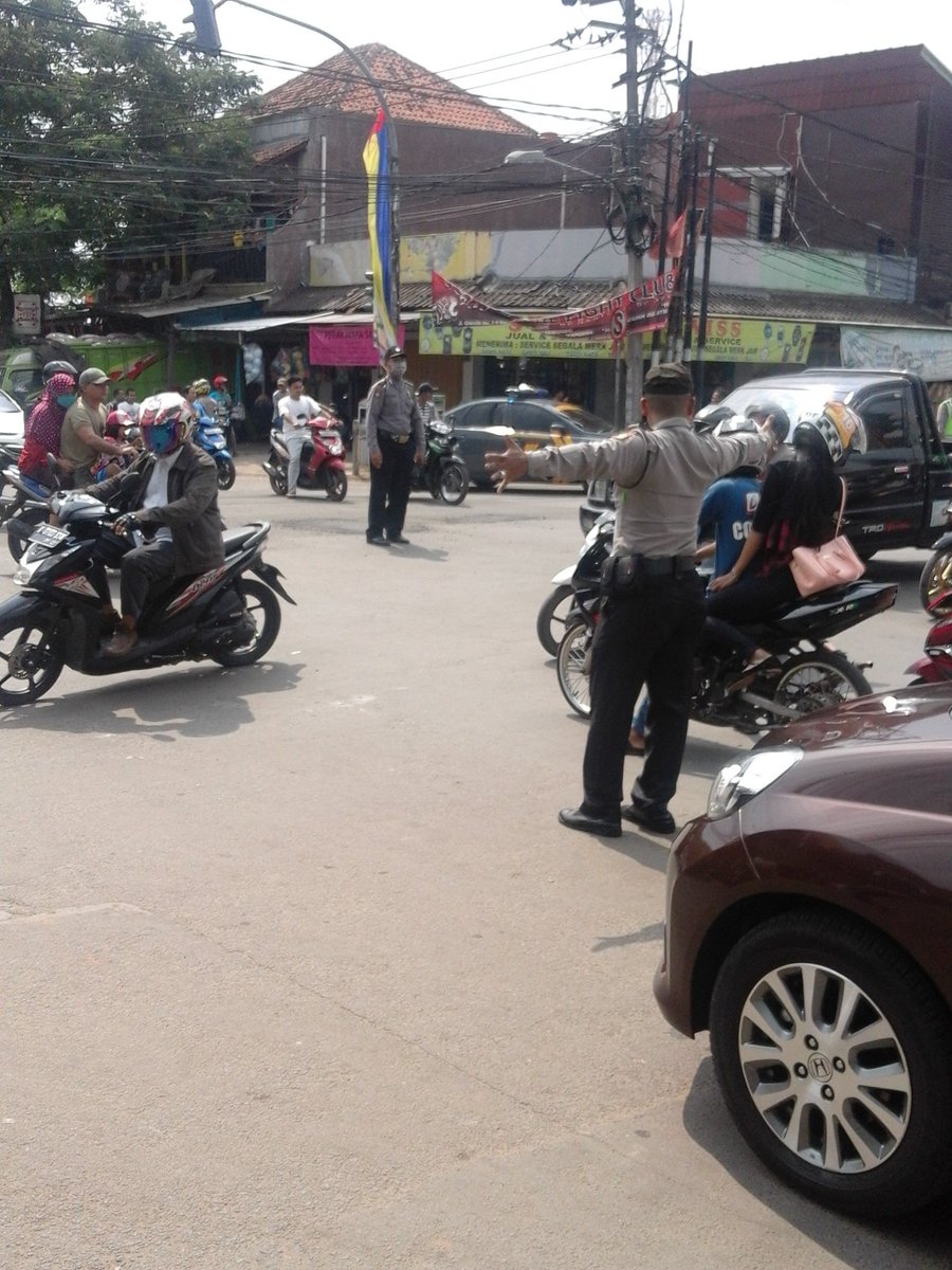BogeRohmain's tweet photo. @restadepok @TMCPoldaMetro antisi pasi lalin kebakaran ps Gandul https://t.co/pWuTB0ciFx