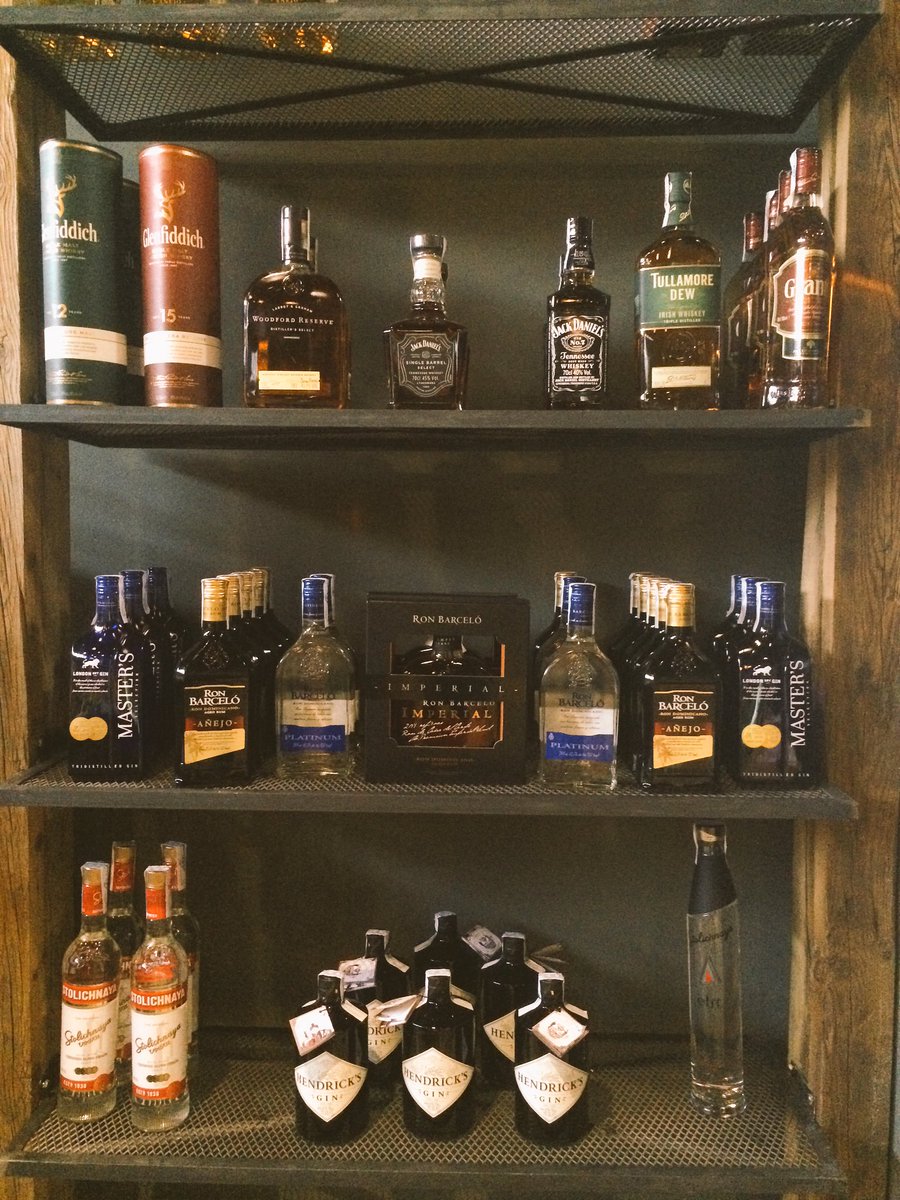 TheGreenDogShop's tweet photo. Tendremos el placer de contar con @HendricksGin_ES esta tarde en la #fiestadelperroverde https://t.co/f78r0X3hPL