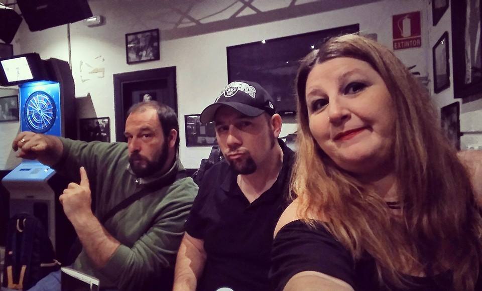 lasuitef's tweet photo. Cenando en #LaTasquita momentos antes de empezar a tocar. #Humanistmo #leganes #concierto #gira #LaSuiteF https://t.co/Xav29hT61F