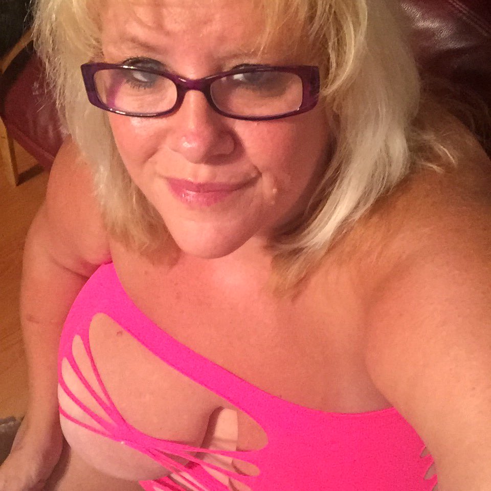 BoobDelicious10's tweet photo. #tittytuesday #glasses #bbw #cumslut   Cum play with me.  Doing private shows on Skype today https://t.co/iXJx3uC9BY