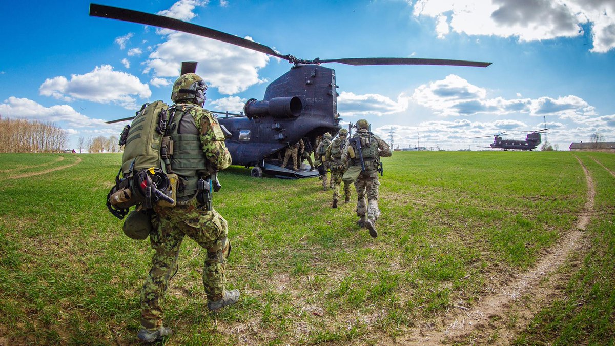 Kaitsevagi's tweet image. Estonian #specialforces operators conduct fastrope training. #ESTSOF