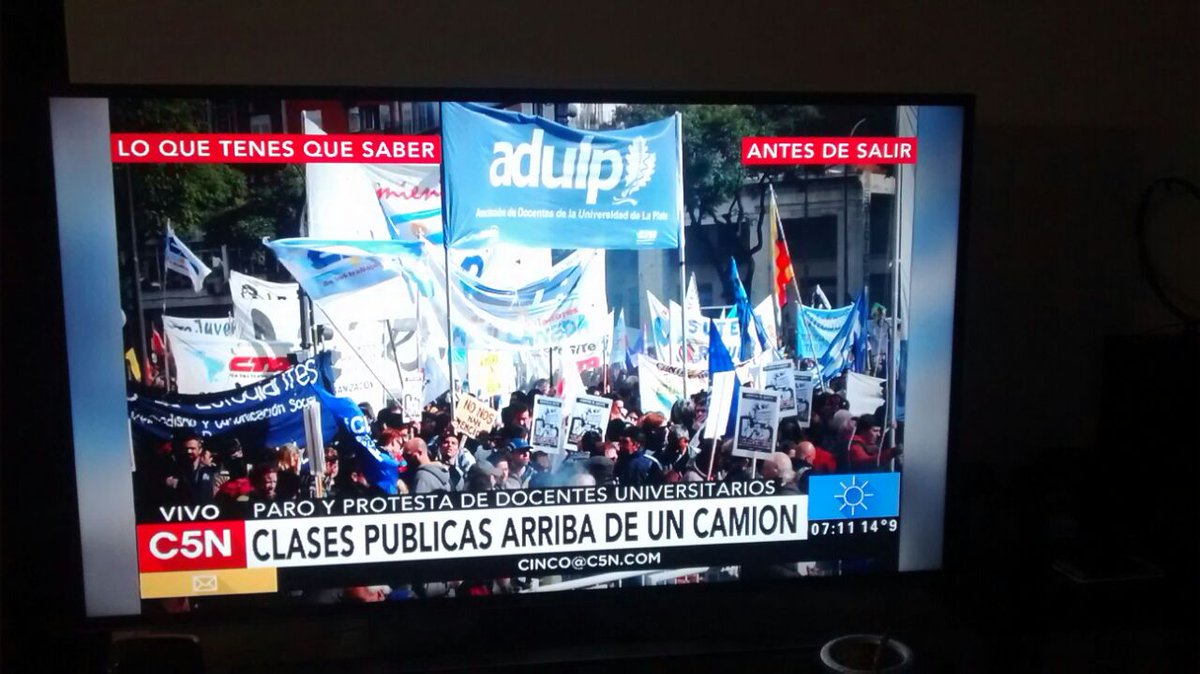 Subite al camión en defensa de la Educación y del Salario