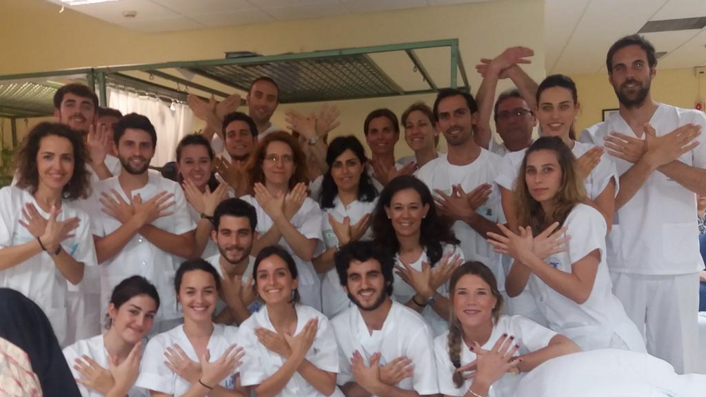 FisioterapiaSi's tweet photo. Futuros fisioterapeutas y profesionales unidos por una Fisioterapia Pública de calidad #SASnonosquieres https://t.co/vzfr7bVe4H