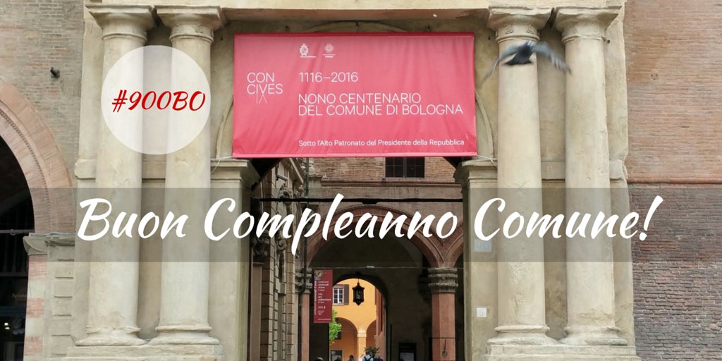 comunebologna's tweet photo. Fateci i vostri auguri per i #900anni: aspettiamo i "selfie" sotto lo striscione di Palazzo d'Accursio ;-) https://t.co/etvrn60Lwg #900BO