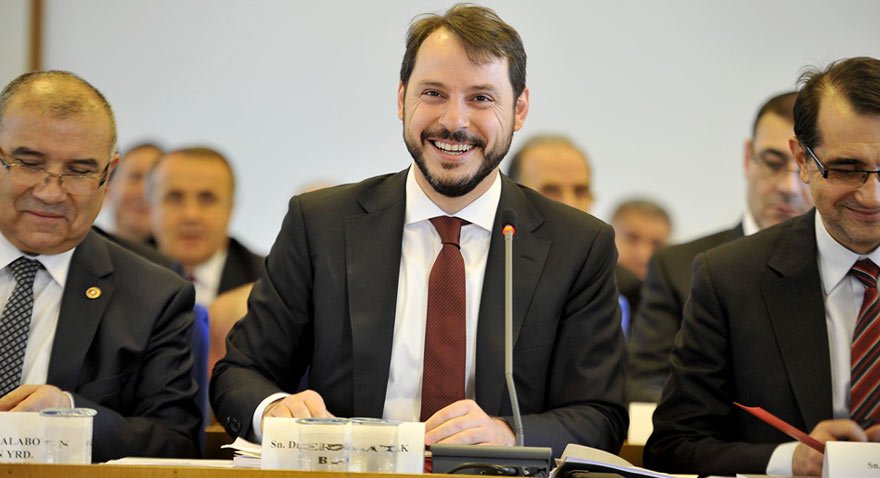 ilkerkarli's tweet photo. Panama belgeleri hala geliyor.Damat Berat da olayın içinde.
Hele trenin son vagonunu bir gelsin...
#BaşçalanHanedanı https://t.co/nkDA4utL09