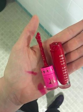 Xlare's tweet photo. My heart breaks and simultaneously bleeds in the shade red rum.  #redrum @JeffreeStar #RIP #1like1prayer https://t.co/SPyj0GOEWn