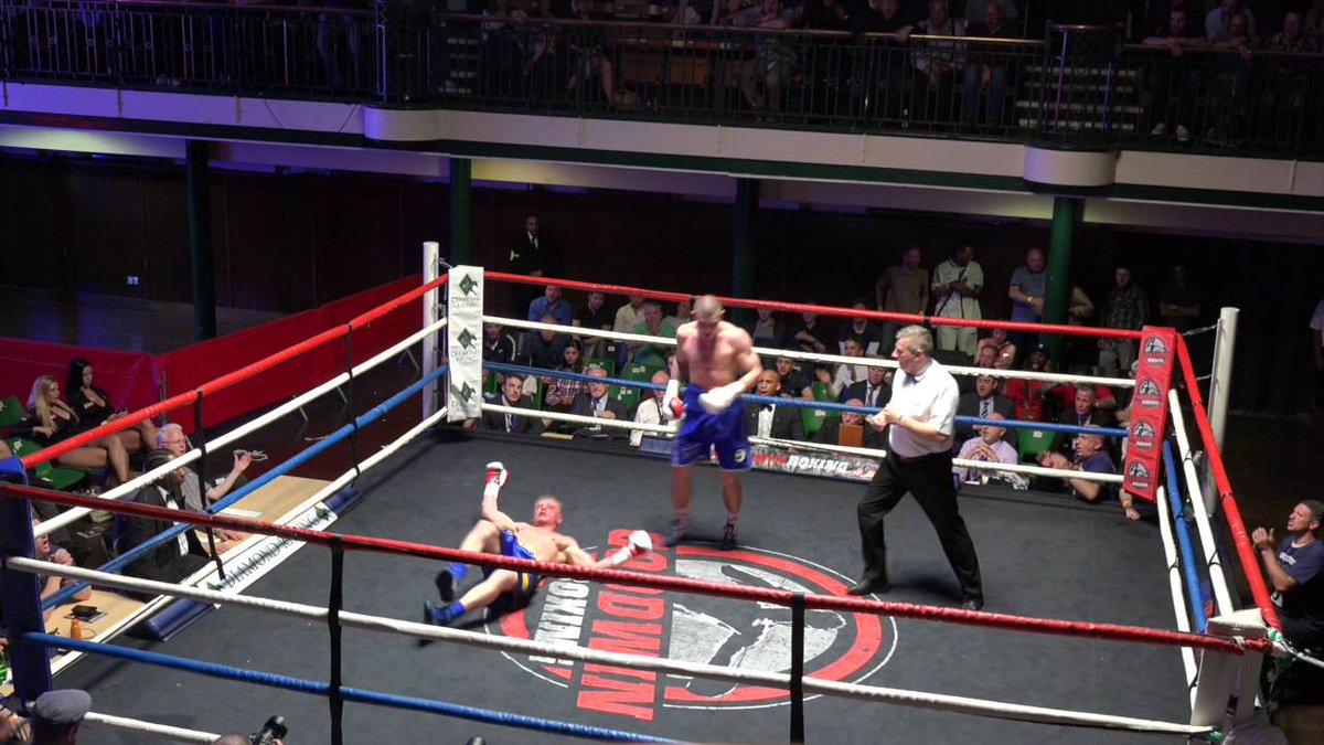 BritishBoxNews's tweet photo. The Pexican crowned English champ with stunning KO https://t.co/9ljoEL5jQf #boxing https://t.co/LDJGnG0nUk