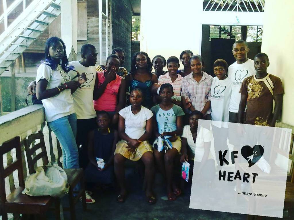 Kf_Heart's tweet image. 25 Avril 2010 - A l'orphelinat Main dans la Main ~ 2e Remise de Dons
#TB #KF02 #TeamKF #KF… instagram.com/p/BFOAsq4xAKX/