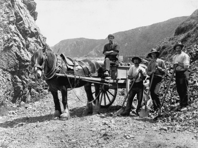 oldnzpics's tweet photo. Unidentified workmen at the Pass of Branda | National Library of New Zealand https://t.co/wMmJueIWsI https://t.co/GKGkdwh7Lj