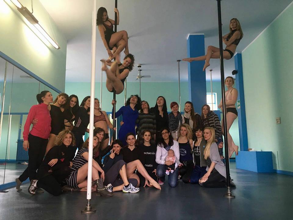 StudioPoleMonza's tweet photo. I corsi nella sede di #Vimercate sono partiti! Scrivete a info@studiopoledance.com per prenotare #FreeTrialClass https://t.co/f2Xp4jyIvY