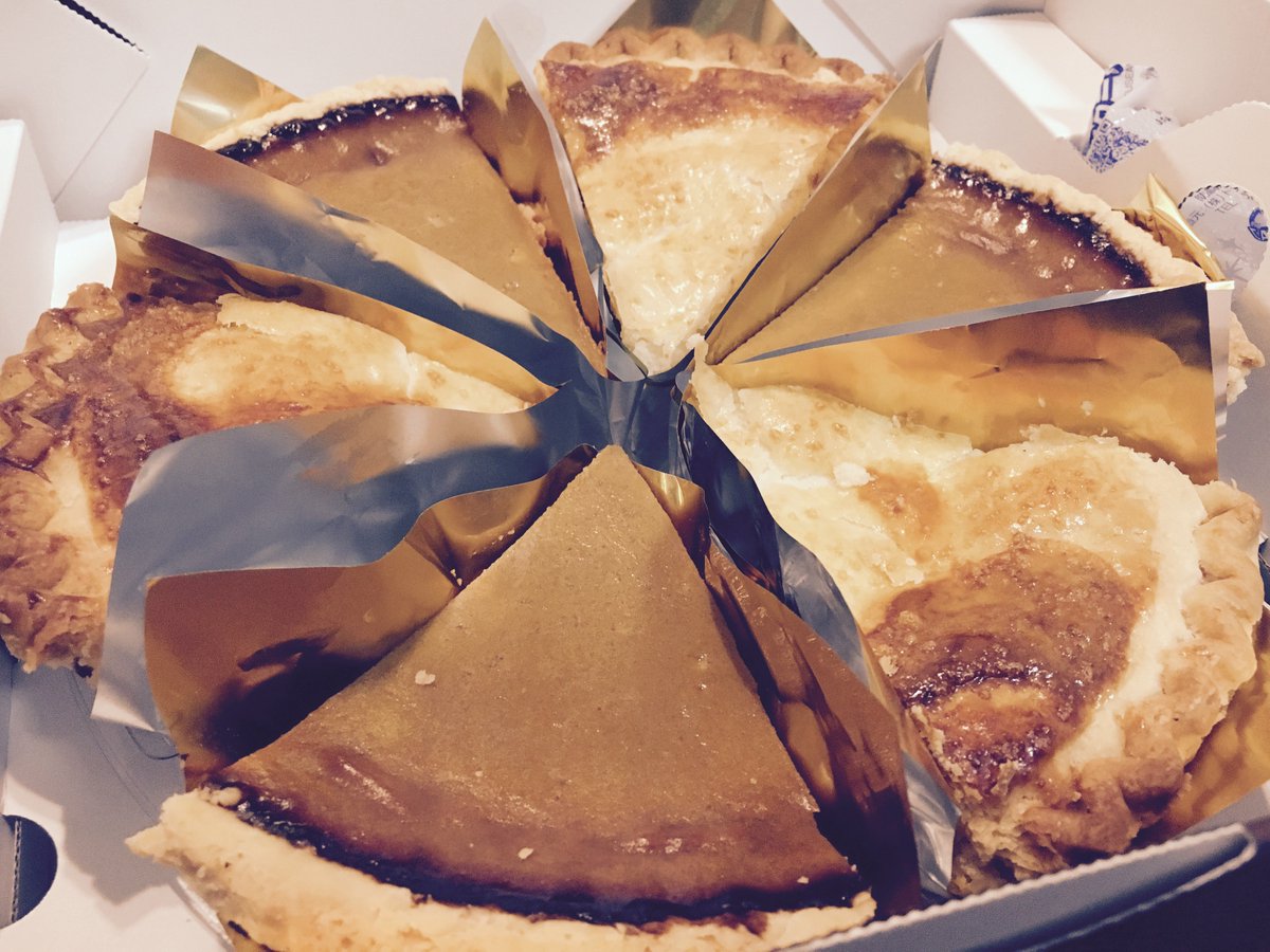 _amatsuki_'s tweet photo. そういえば今年の母の日は
大好きなアップルパイにパンプキンパイをコンボでプレゼントしました！
喜んでもらえてよかったー！！ https://t.co/f9XADfArNl