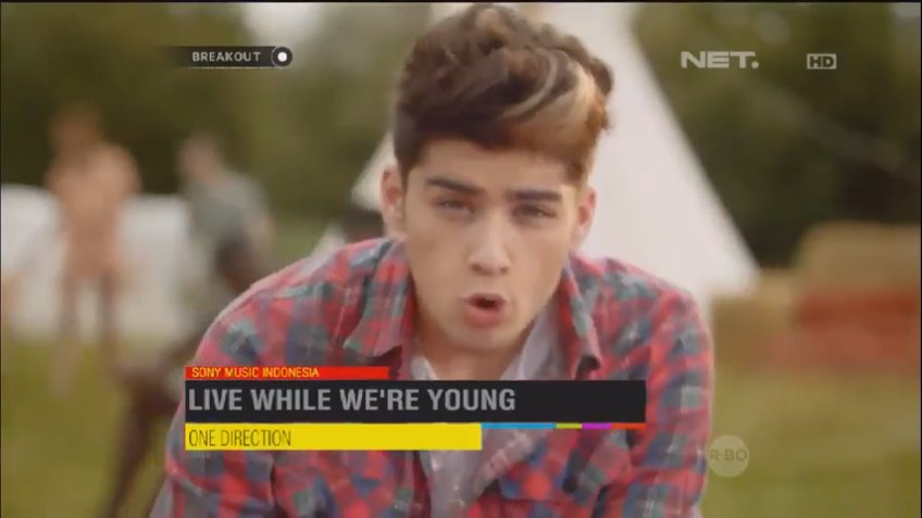 BreakoutNET's tweet photo. And Now!! One Direction - Live While We're Young #BreakoutNETHappySong https://t.co/QcCsMkf78Y